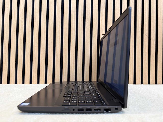 Dell - latitude 5500 - i7 / 32gb / 256gb / 15,3" laptop - afbeelding 3 van  9
