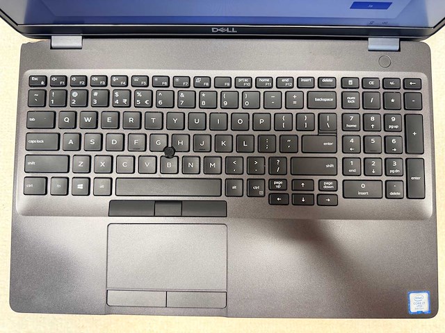 Dell - latitude 5500 - i7 / 32gb / 256gb / 15,3" laptop - afbeelding 4 van  9