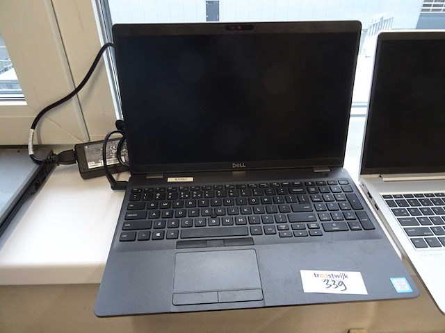 Dell - latitude 5500 - laptop - afbeelding 1 van  1