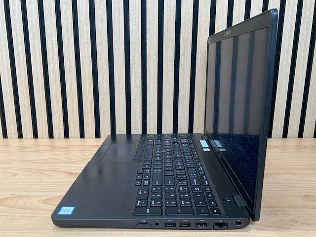 Dell - latitude 5500 gen 8 - laptop - afbeelding 4 van  8