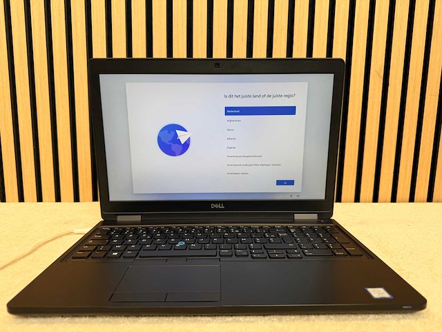 Dell - latitude 5590 - i5 / 16gb / 256gb / 15,3" laptop - afbeelding 1 van  6