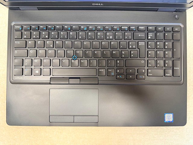 Dell - latitude 5590 - i5 / 16gb / 256gb / 15,3" laptop - afbeelding 4 van  6