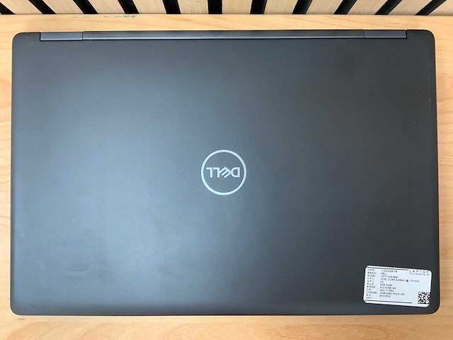 Dell - latitude 5590 gen 8 - laptop - afbeelding 3 van  3