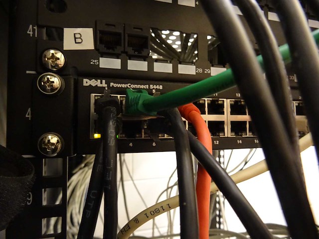 Dell - powerconnect 5548 - switch - afbeelding 1 van  1