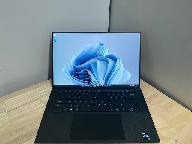 Dell - precision 5570(i7-gen12) - laptops - afbeelding 1 van  1