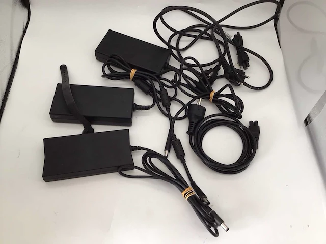 Dell 180 watt (2x) en 130 watt (1x) voeding adapter computeronderdeel (3x) - afbeelding 1 van  6