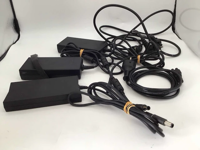 Dell 180 watt (2x) en 130 watt (1x) voeding adapter computeronderdeel (3x) - afbeelding 2 van  6