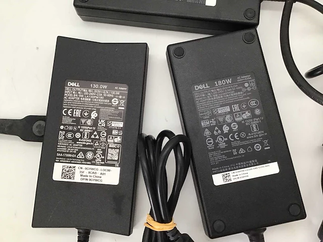 Dell 180 watt (2x) en 130 watt (1x) voeding adapter computeronderdeel (3x) - afbeelding 4 van  6