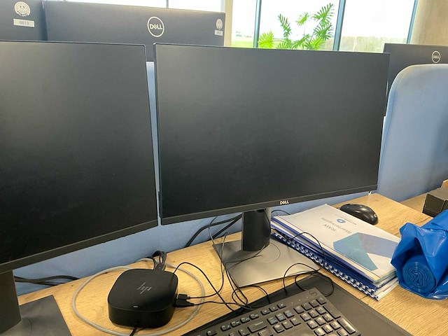 Dell 24 inch monitor met dockingstation (16x) - afbeelding 2 van  19