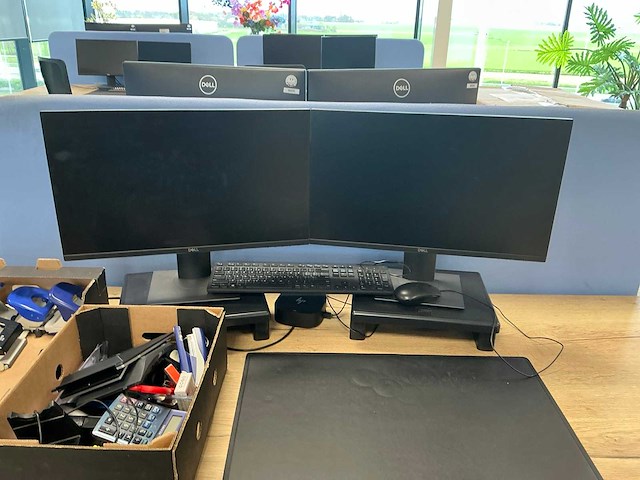 Dell 24 inch monitor met dockingstation (16x) - afbeelding 3 van  19