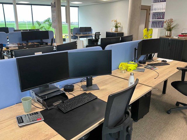 Dell 24 inch monitor met dockingstation (16x) - afbeelding 7 van  19