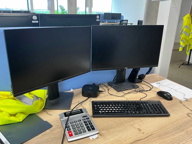 Dell 24 inch monitor met dockingstation (16x) - afbeelding 9 van  19