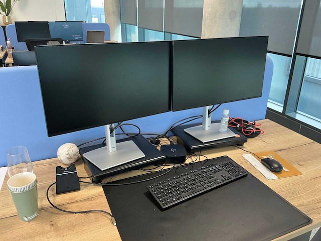 Dell 24 inch monitor met dockingstation (16x) - afbeelding 15 van  19