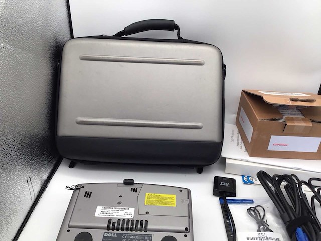 Dell 3400mp dlp front projector beamers & projectie - afbeelding 1 van  6