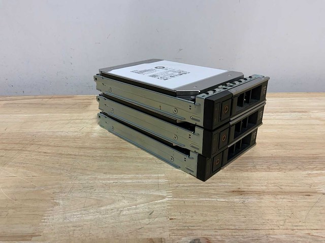 Dell dj7c9 sas 12tb interne hardeschijf (3x) - afbeelding 3 van  7