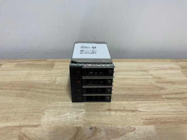 Dell dj7c9 sas 12tb interne hardeschijf (4x) - afbeelding 1 van  6