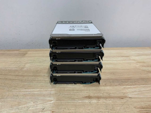 Dell dj7c9 sas 12tb interne hardeschijf (4x) - afbeelding 4 van  6