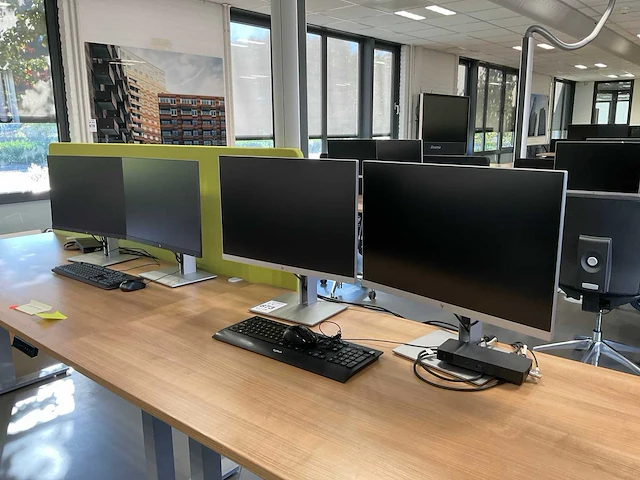 Dell dockingstations met monitoren (2x) - afbeelding 1 van  5
