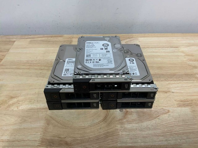Dell emc exos 7e8 sata 8tb interne hardeschijf (6x) - afbeelding 1 van  4