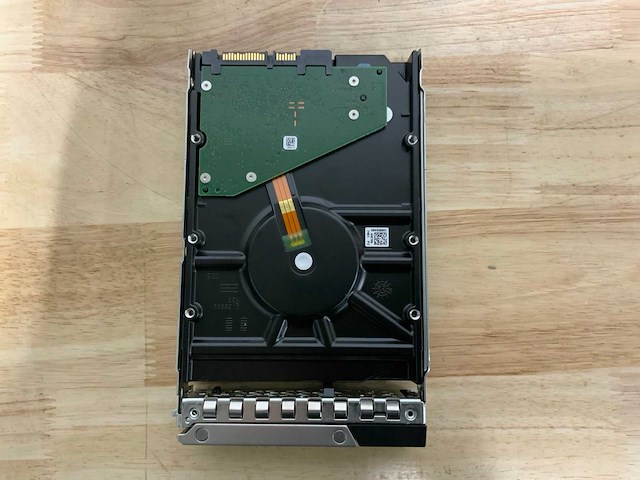 Dell emc exos 7e8 sata 8tb interne hardeschijf (6x) - afbeelding 4 van  4