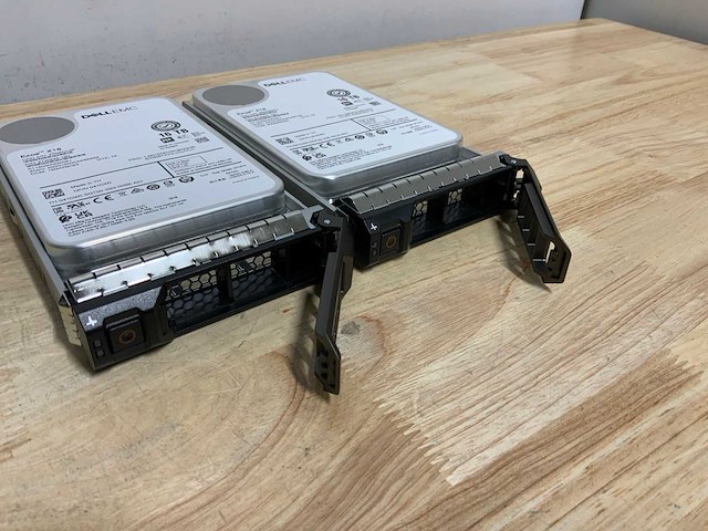 Dell emc exos x18 sas 16tb interne hardeschijf (2x) - afbeelding 5 van  6