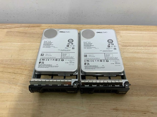 Dell emc exos x18 sas 16tb interne hardeschijf (2x) - afbeelding 1 van  6