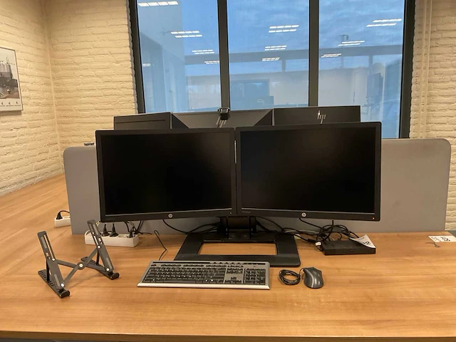 Dell, hp e242 dockingstation met 2 monitoren - afbeelding 1 van  8