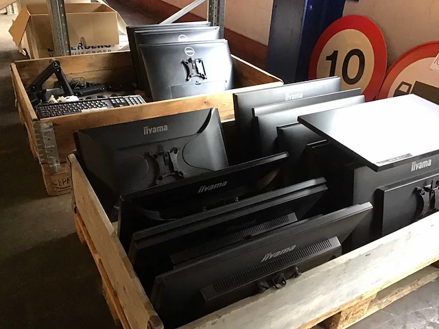 Dell / iiyama monitoren (24x) - afbeelding 1 van  9