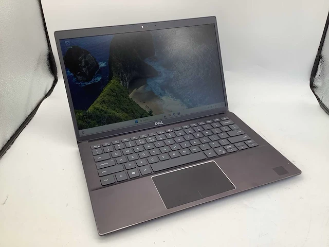 Dell latitude 3301 intel i3 8th gen laptop - afbeelding 1 van  9