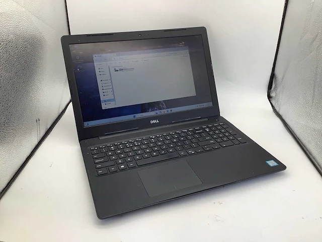Dell latitude 3590 i5 laptop - afbeelding 1 van  9