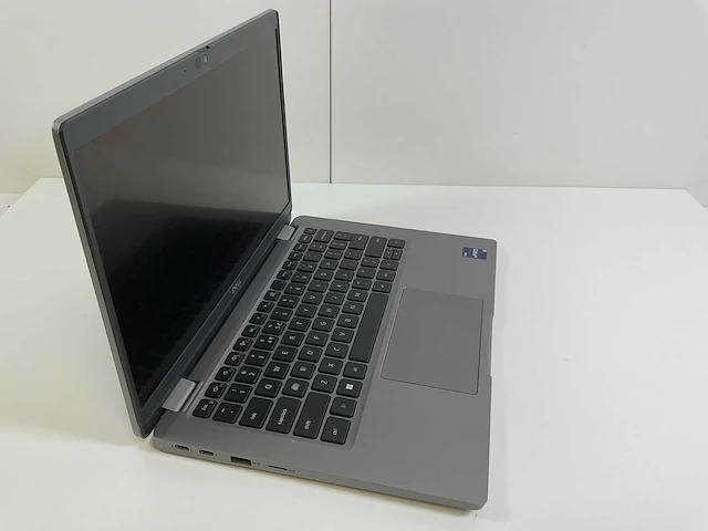 Dell latitude 5330 13.3”, core(tm) i5 12th gen, 16 gb ram, 256 gb nvme laptop - afbeelding 2 van  7