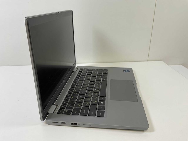 Dell latitude 5330 13.3”, core(tm) i7 12th gen, 16 gb ram, 256 gb nvme laptop - afbeelding 2 van  7
