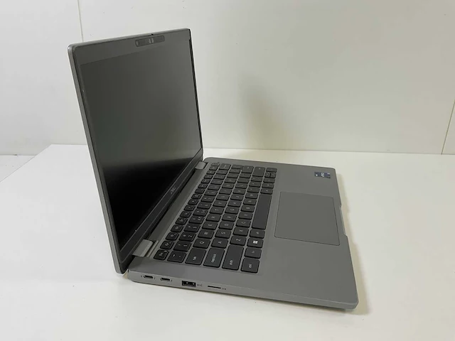 Dell latitude 5330 13.3”, core(tm) i7 12th gen, 32 gb ram, 512 gb nvme laptop - afbeelding 2 van  7