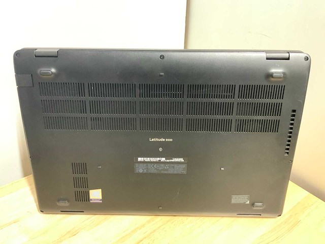 Dell latitude 5500 laptop - afbeelding 8 van  9