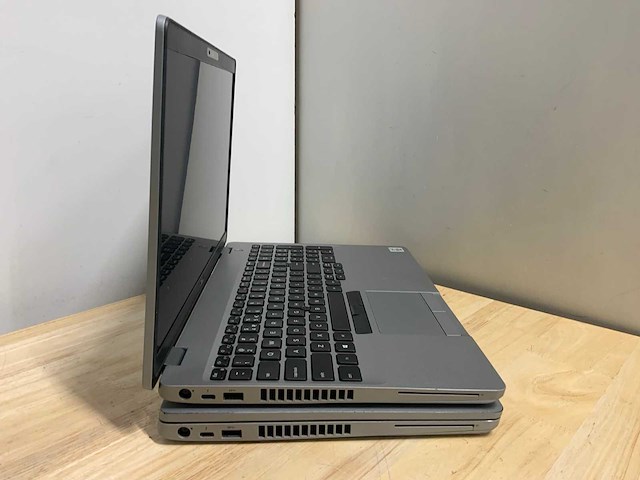 Dell latitude 5510 laptop (2x) - afbeelding 4 van  8