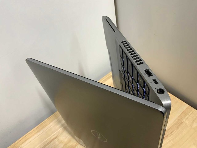 Dell latitude 5510 laptop - afbeelding 8 van  8