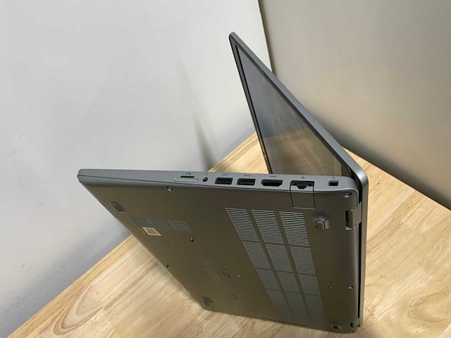 Dell latitude 5510 laptop - afbeelding 4 van  4