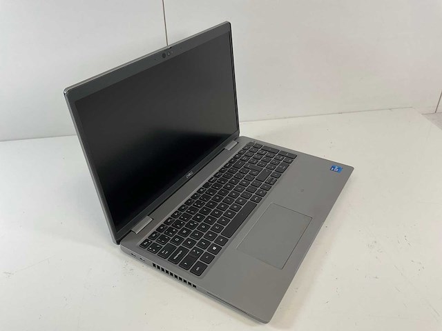 Dell latitude 5520 15.6”, core(tm) i7 11th gen, 16 gb ram, 512 gb nvme laptop - afbeelding 1 van  4