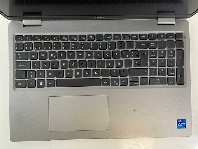 Dell latitude 5520 15.6”, core(tm) i7 11th gen, 16 gb ram, 512 gb nvme laptop - afbeelding 2 van  3
