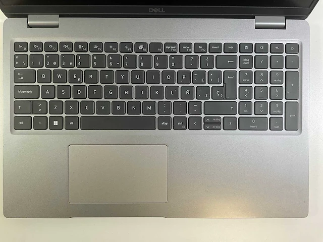 Dell latitude 5520 15.6”, core(tm) i7 11th gen, 16 gb ram, 512 gb nvme laptop - afbeelding 4 van  7