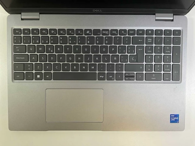 Dell latitude 5520 15.6”, core(tm) i7 11th gen, 32 gb ram, 512 gb nvme laptop - afbeelding 4 van  7