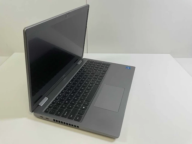 Dell latitude 5520 15.6”, core(tm) i7 11th gen, 8 gb ram, 1 tb nvme laptop - afbeelding 2 van  7