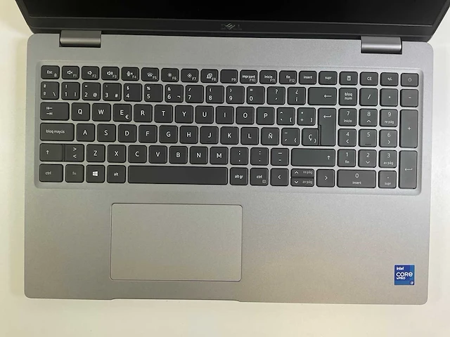 Dell latitude 5520 15.6”, core(tm) i7 11th gen, 8 gb ram, 512 gb laptop - afbeelding 4 van  7