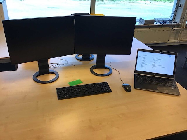 Dell latitude 5520 i7 incl monitors en accessoires - afbeelding 1 van  5