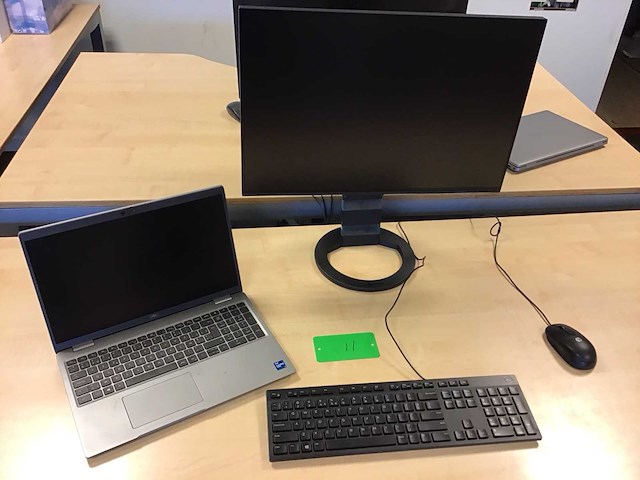 Dell latitude 5520 i7 incl monitors en accessoires - afbeelding 1 van  5