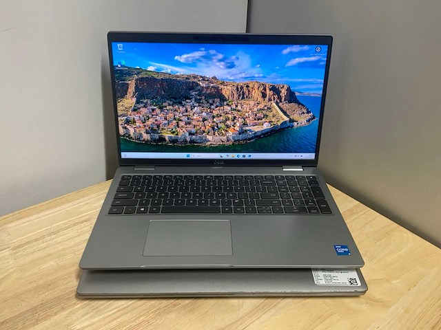 Dell latitude 5520 laptop (2x) - afbeelding 1 van  8