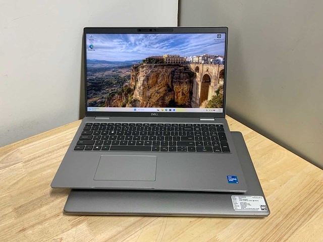Dell latitude 5520 laptop (2x) - afbeelding 1 van  8