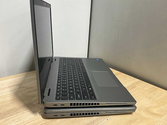 Dell latitude 5520 laptop (2x) - afbeelding 5 van  10