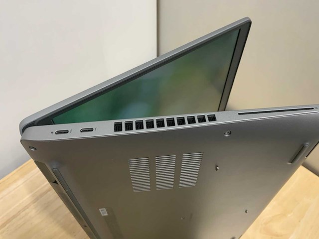 Dell latitude 5520 laptop - afbeelding 6 van  9
