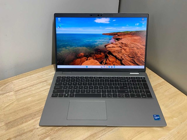 Dell latitude 5520 laptop - afbeelding 1 van  6